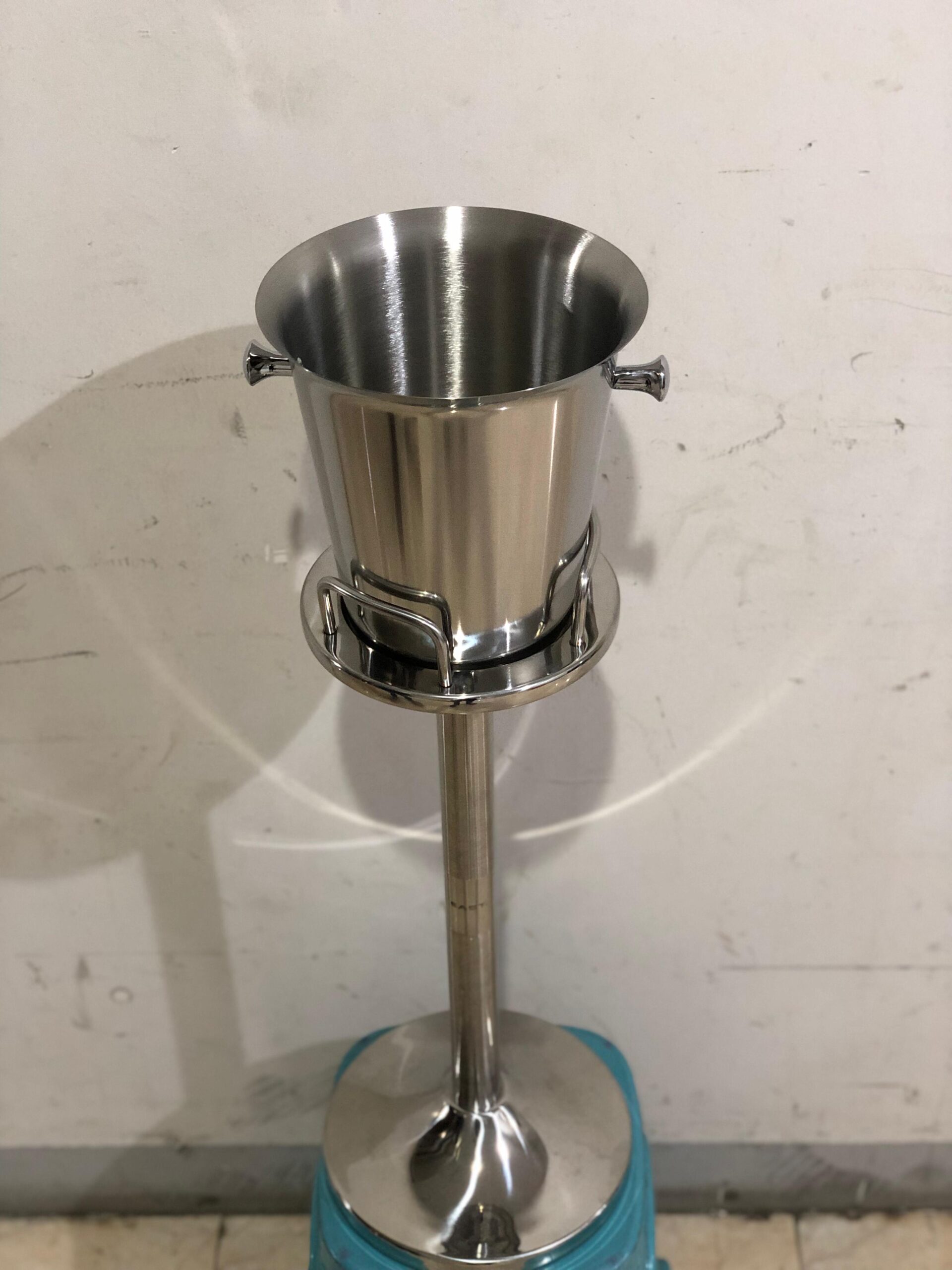 WINE BUCKET WITH STAND